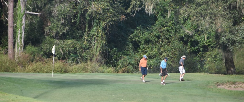 members enjoy a round at Lakeside